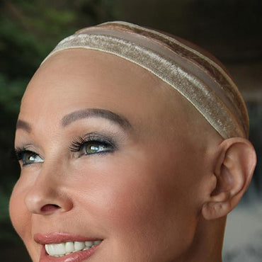 The silicon non-slip grip strip is perfect for those with or without hair! 