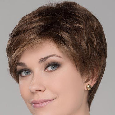 A sophisticated look with layers and body all through the top & crown area